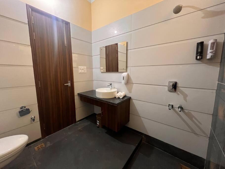 5Bhk Home Away From Home At Ranjit Avenue Amritsar Exterior foto
